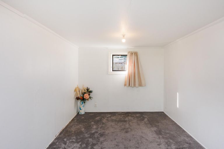 Photo of property in 21 Edgeware Road, Palmerston North, 4410