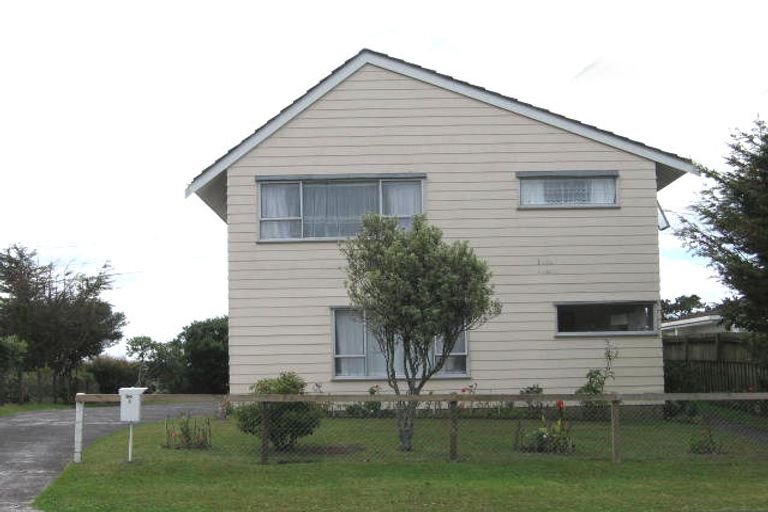 Photo of property in 54 Butterworth Drive, Glendene, Auckland, 0602