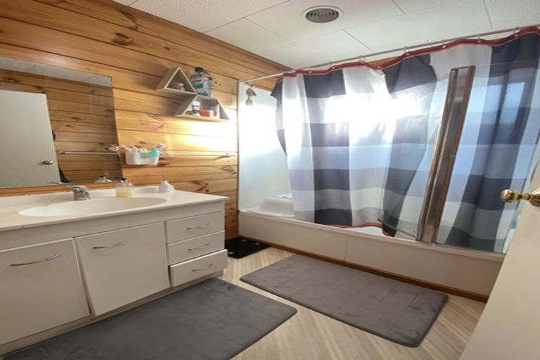 Photo of property in 1/42 Starforth Place, Henderson, Auckland, 0612