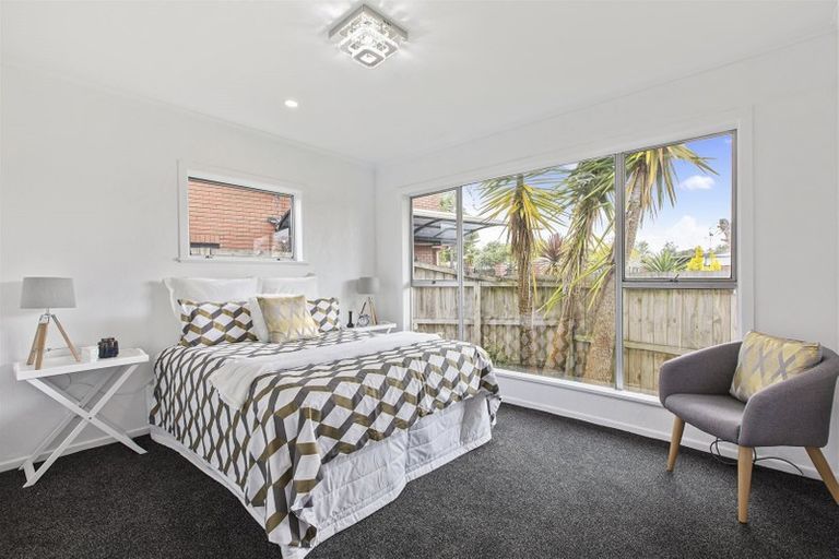 Photo of property in 65 Larnoch Road, Henderson, Auckland, 0610