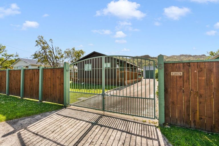 Photo of property in 5 Kenward Crescent, Featherston, 5710