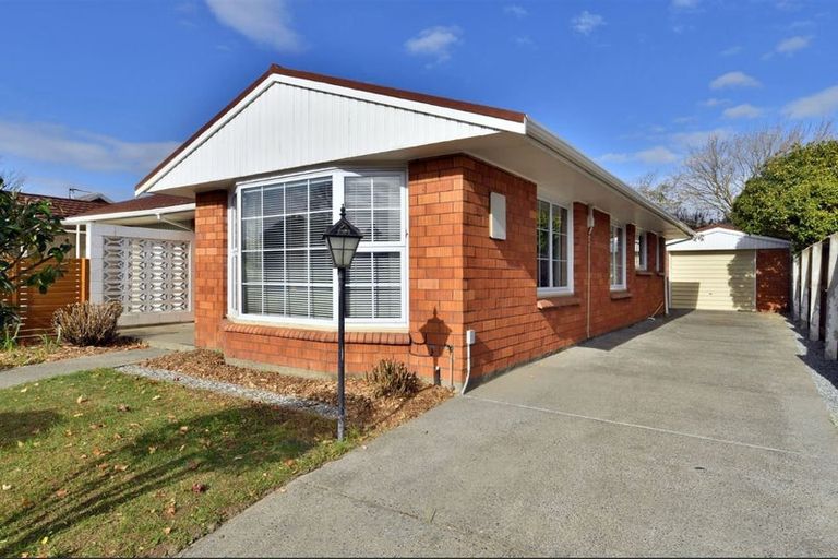 Photo of property in 1/9 Lombard Place, Avonhead, Christchurch, 8042