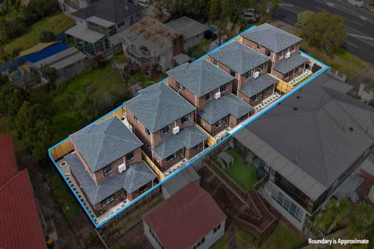 Photo of property in 4253 Great North Road, Glendene, Auckland, 0602