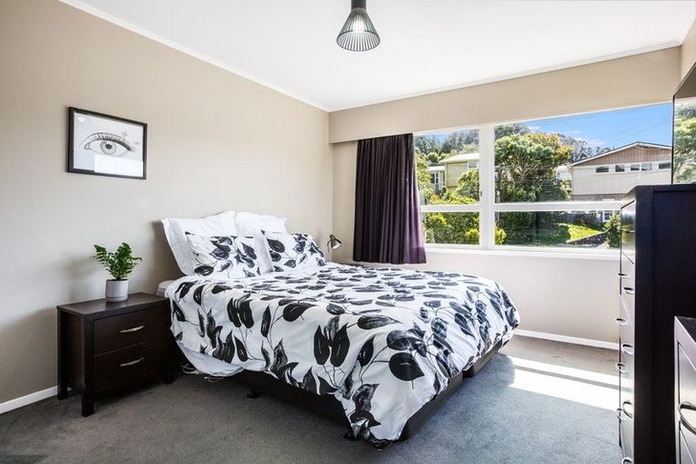 Photo of property in 75 Larsen Crescent, Tawa, Wellington, 5028