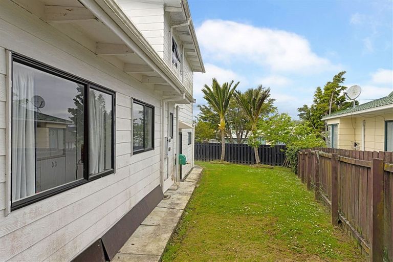 Photo of property in 19 Riserra Drive, Ranui, Auckland, 0612