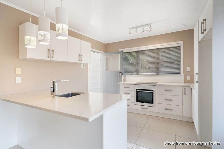 Photo of property in 16 Coniston Avenue, Te Atatu South, Auckland, 0610