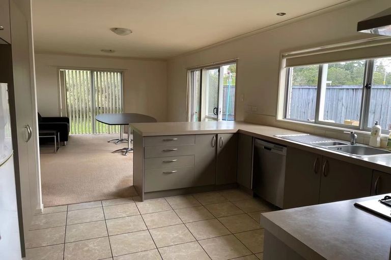 Photo of property in 48 Seamount Drive, Red Beach, 0932