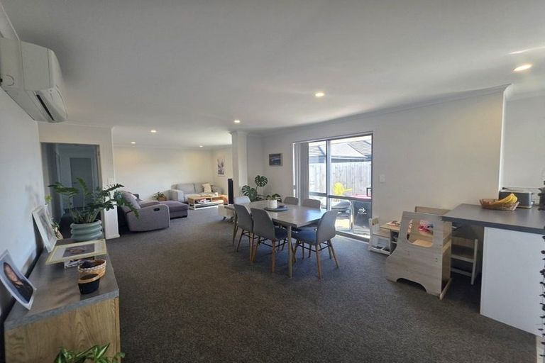 Photo of property in 28 Komata Crescent, Papamoa Beach, Papamoa, 3118