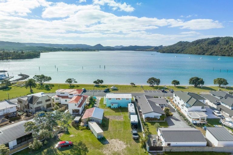 Photo of property in 611 Beach Road, Whangamata, 3620