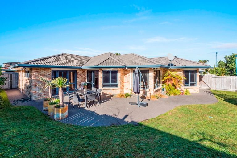 Photo of property in 73 Santa Monica Drive, Papamoa Beach, Papamoa, 3118