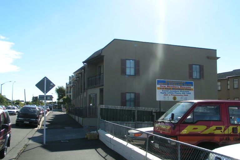Photo of property in 1/97b Mokoia Road, Birkenhead, Auckland, 0626