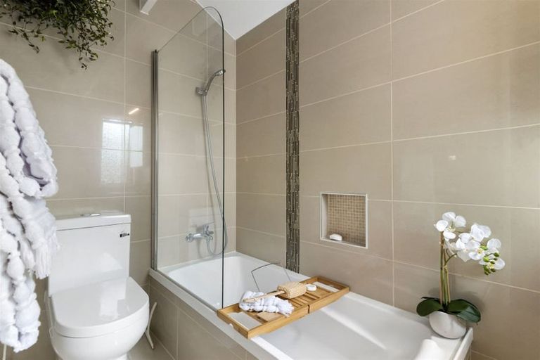 Photo of property in 2/1 Mulberry Place, Glenfield, Auckland, 0629