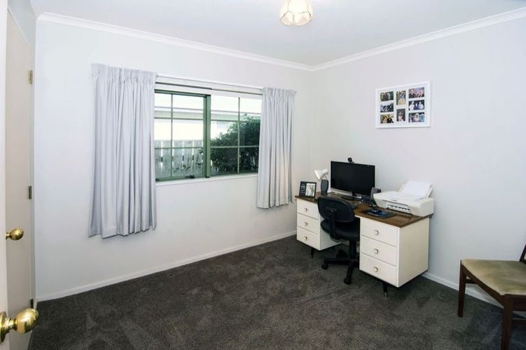 Photo of property in 52 Cambridge Terrace, Masterton, 5810