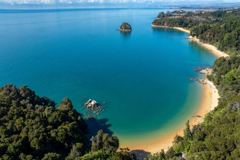 Photo of property in 180 Tokongawa Drive, Kaiteriteri, Motueka, 7197