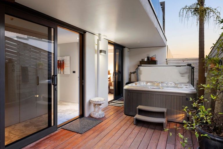Photo of property in 2/415 Oceanbeach Road, Mount Maunganui, 3116