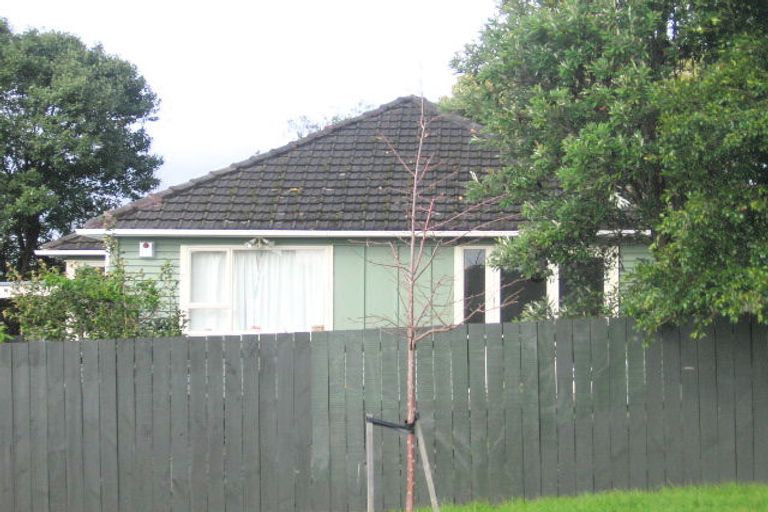 Photo of property in 1/68 Lincoln Park Avenue, Massey, Auckland, 0614