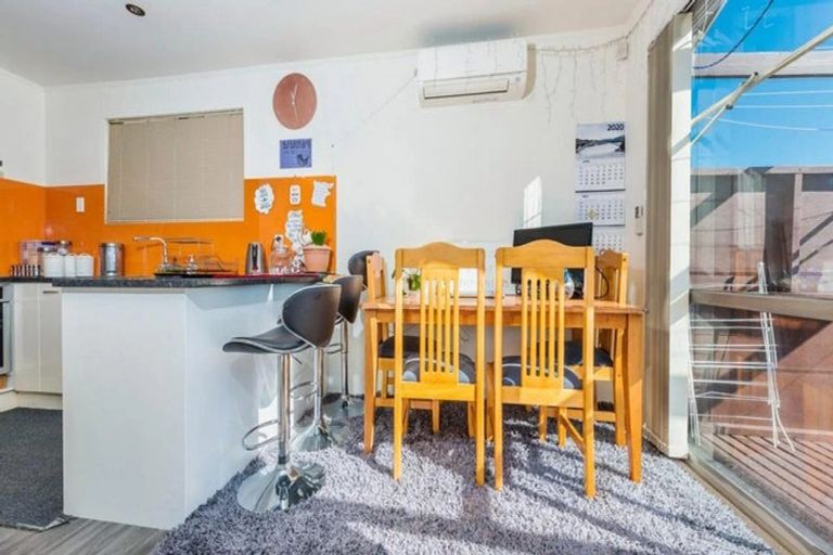Photo of property in 2 Doone Place, Massey, Auckland, 0614