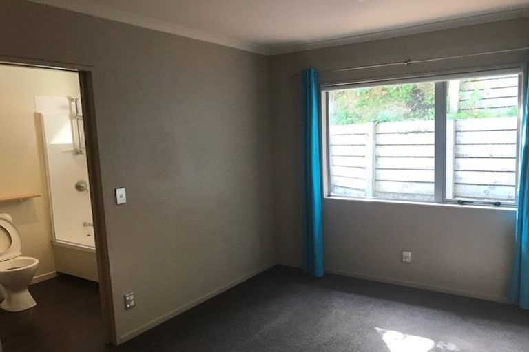 Photo of property in 57c Simla Crescent, Khandallah, Wellington, 6035