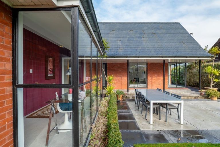 Photo of property in 155 Fendalton Road, Fendalton, Christchurch, 8041