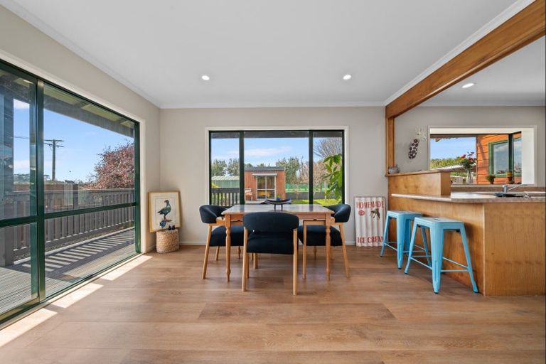 Photo of property in 537 Richmond Road, Lepperton, New Plymouth, 4373