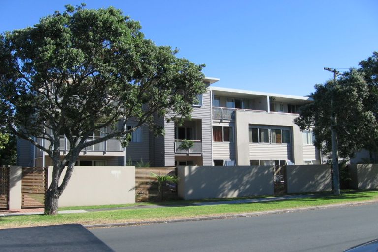 Photo of property in Bay Palms Apartments, 5/30f Bute Road, Browns Bay, Auckland, 0630
