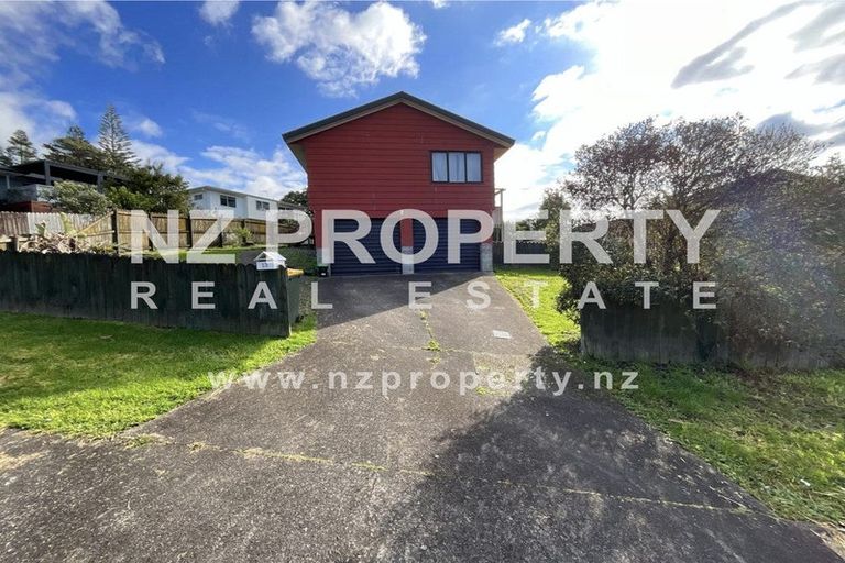 Photo of property in 13 Kearney Place, Massey, Auckland, 0614
