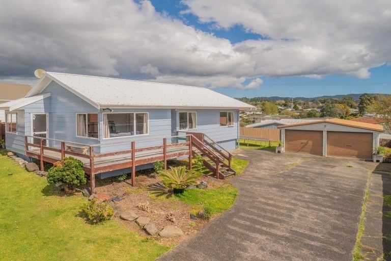 Photo of property in 12 Imperial Place, Henderson, Auckland, 0612