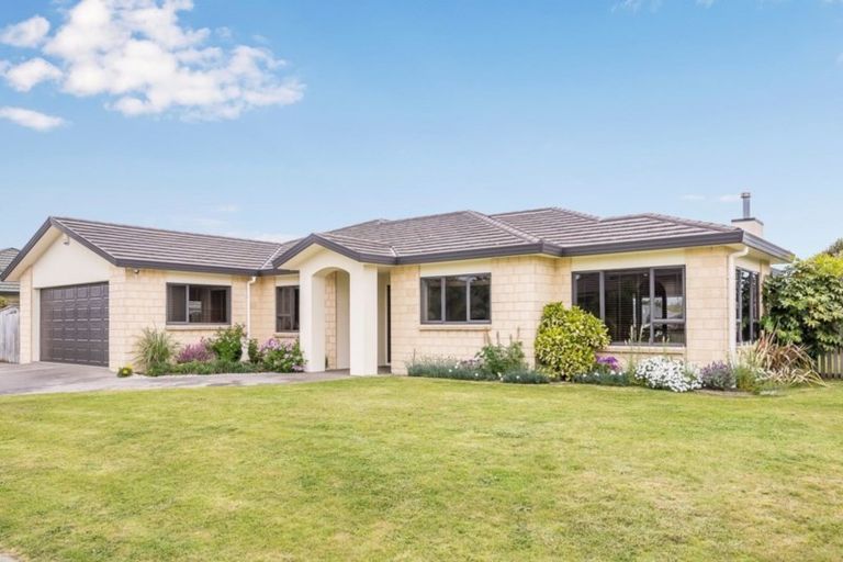 Photo of property in 8 Monarch Place, Paraparaumu Beach, Paraparaumu, 5032