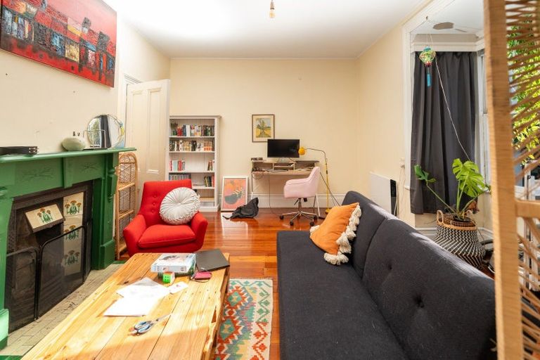 Photo of property in 14 Prince Street, Mount Victoria, Wellington, 6011