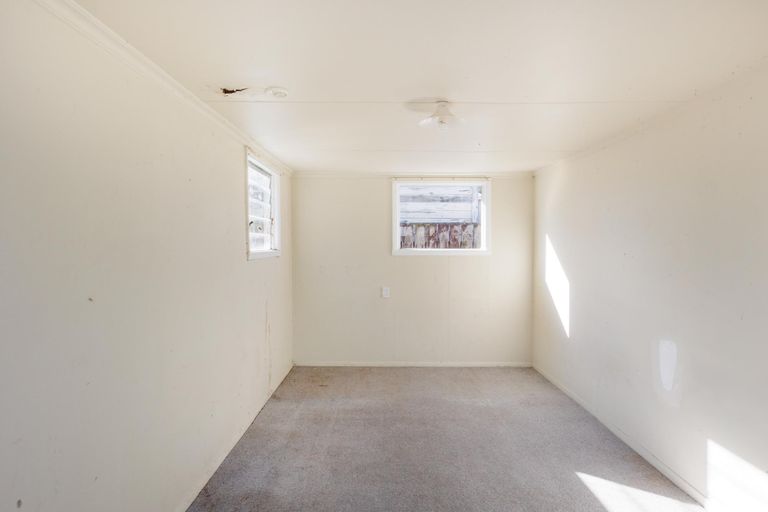 Photo of property in 21 Edgeware Road, Palmerston North, 4410