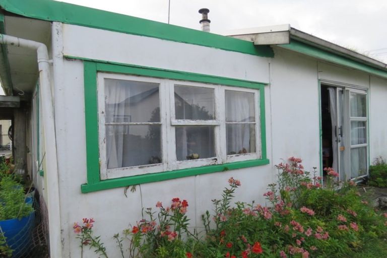 Photo of property in 13 Coates Street, Westport, 7825