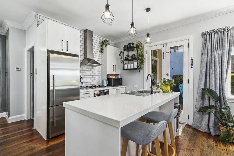 Photo of property in 96 Tio Tio Road, Seatoun, Wellington, 6022