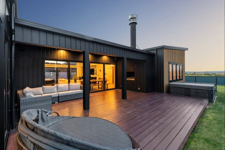 Photo of property in 7 Edenmore Terrace, Fitzherbert, Palmerston North, 4410