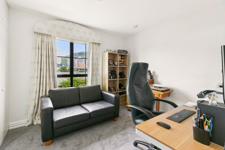 Photo of property in 16a Hobson Street, Thorndon, Wellington, 6011