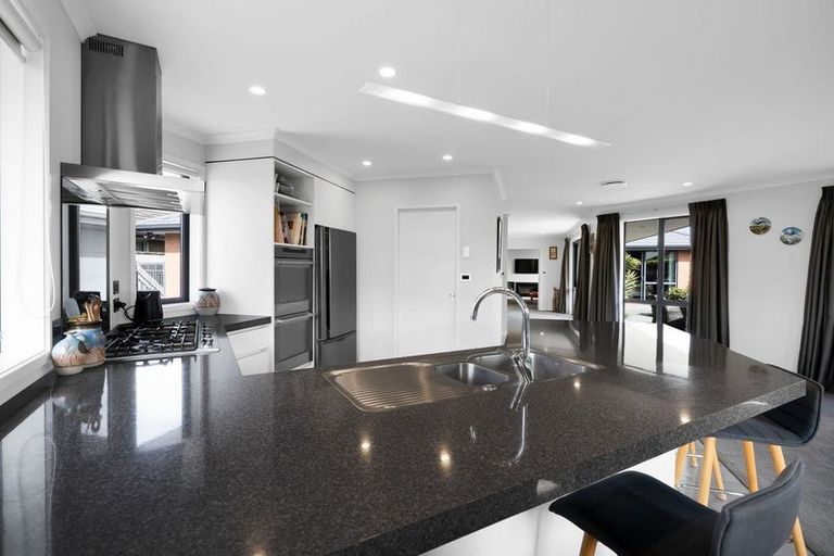 Photo of property in 9 Huetu Place, Bell Block, New Plymouth, 4312