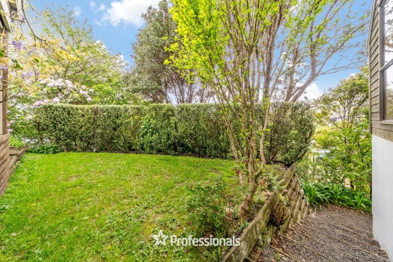 Photo of property in 6 Cassis Place, Crofton Downs, Wellington, 6035