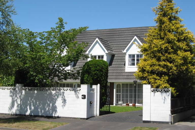 Photo of property in 1 Dunrobin Place, Avonhead, Christchurch, 8042