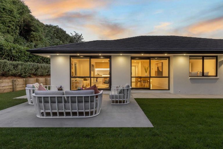 Photo of property in 38 Mooring Close, Whitby, Porirua, 5024