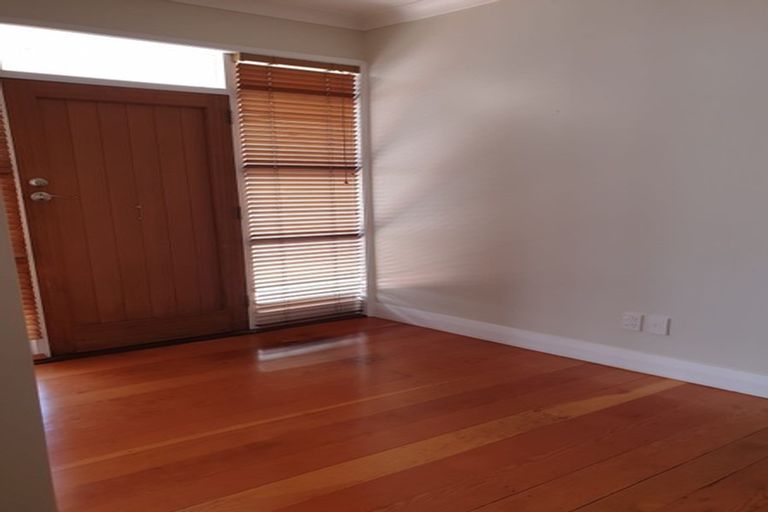 Photo of property in 333 The Parade, Island Bay, Wellington, 6023