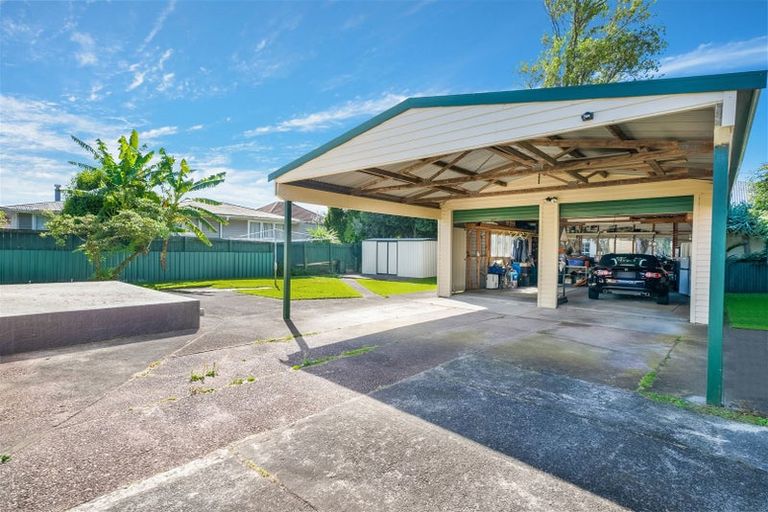 Photo of property in 1 Kowhai Avenue, Mangere Bridge, Auckland, 2022