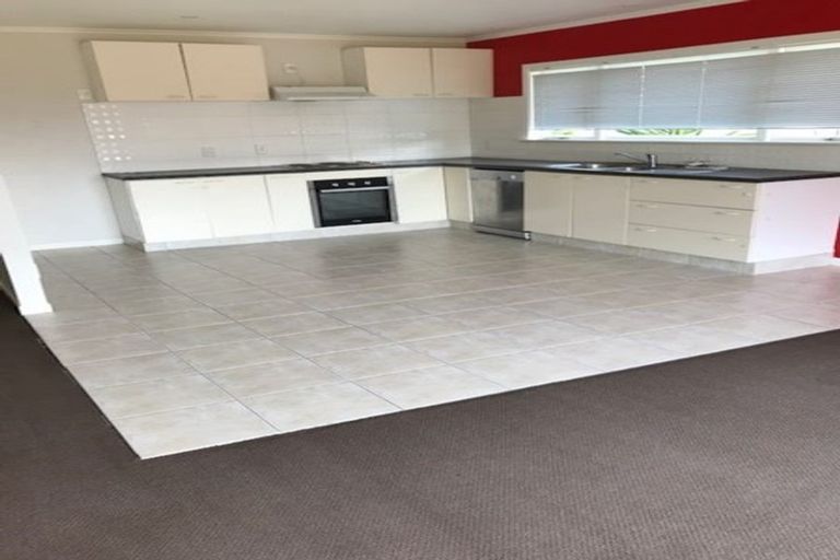 Photo of property in 82 Sturges Road, Henderson, Auckland, 0612