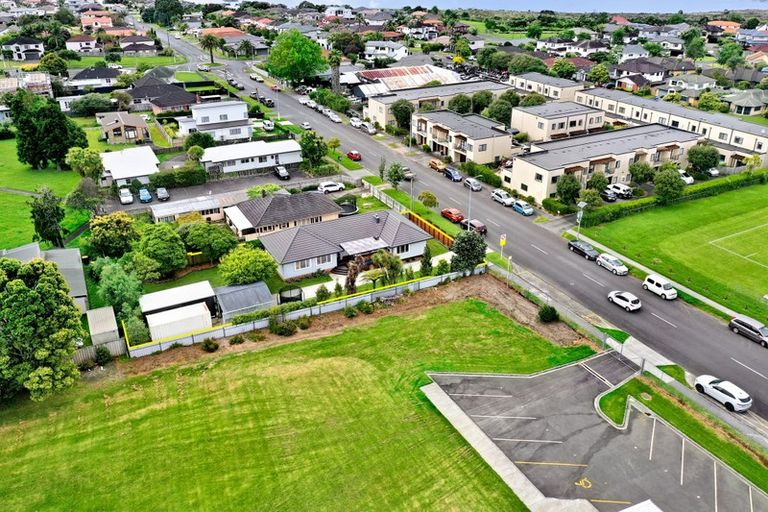 Photo of property in 14 Harbour View Road, Te Atatu Peninsula, Auckland, 0610