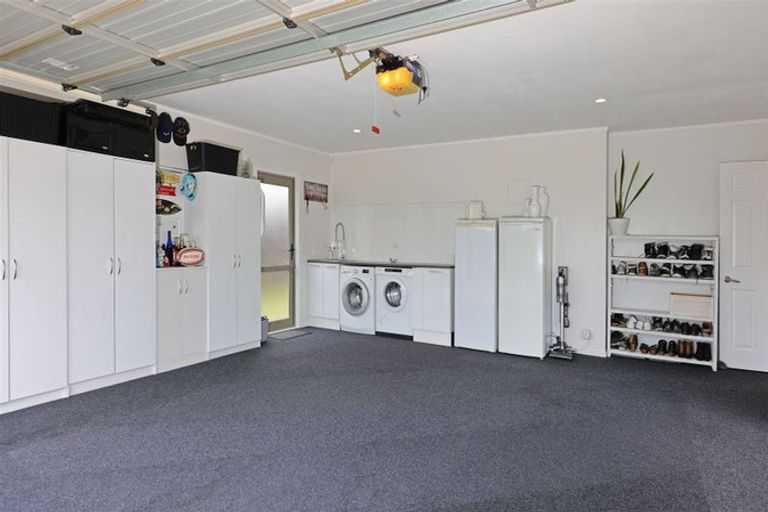 Photo of property in 22 Graven Court, Henderson, Auckland, 0612