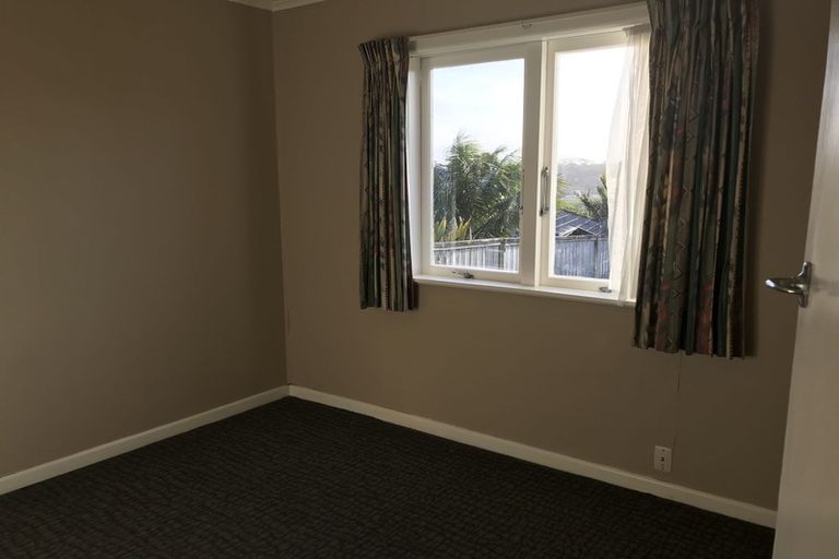 Photo of property in 868 East Coast Road, Northcross, Auckland, 0630