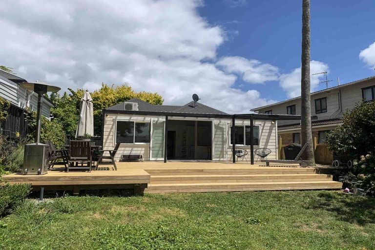 Photo of property in 9 School Road, Morningside, Auckland, 1021