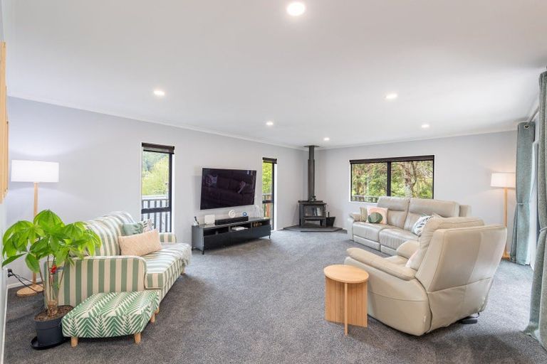 Photo of property in 43 Forest Road, Pinehaven, Upper Hutt, 5019