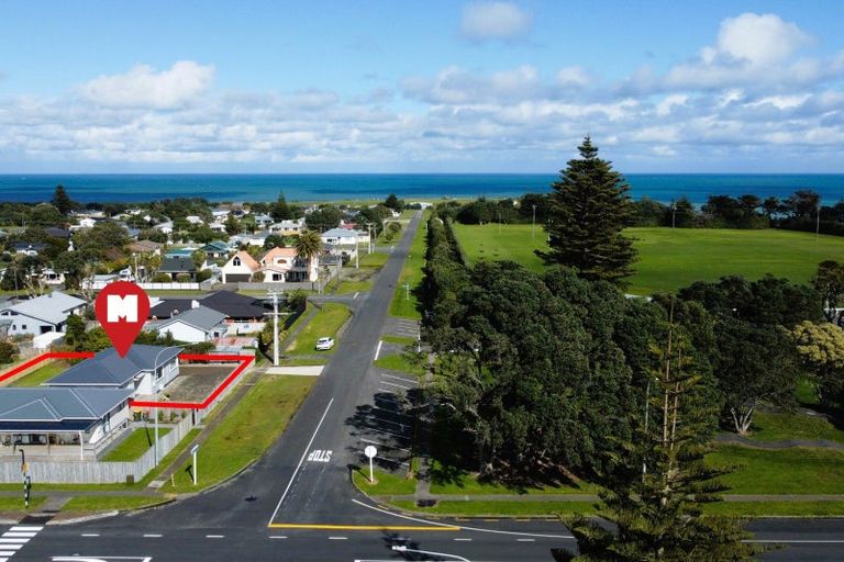 Photo of property in 23 Longfellow Road, Opunake, 4616