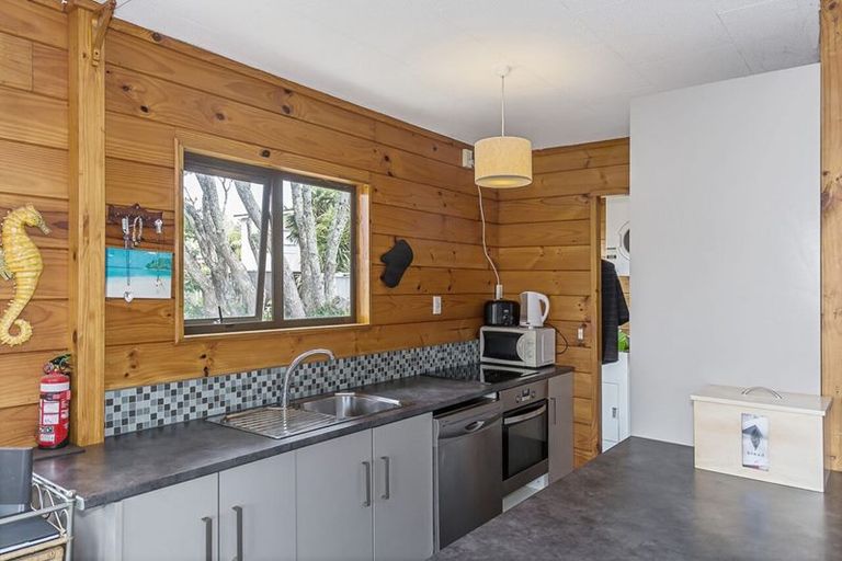 Photo of property in 31 Matai Road, Stanmore Bay, Whangaparaoa, 0932