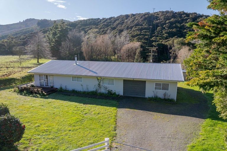 Photo of property in 5421 Masterton Castlepoint Road, Tinui, Masterton, 5889