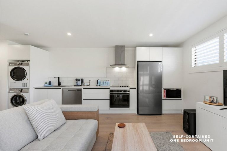Photo of property in 38 Shelduck Road, Jacks Point, 9371